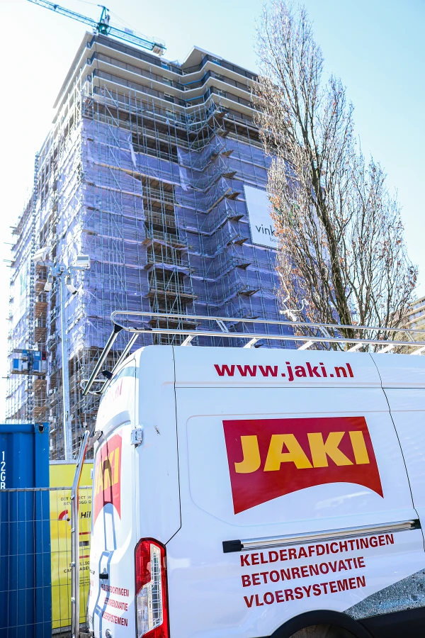 Bus Jaki voor flatgebouw